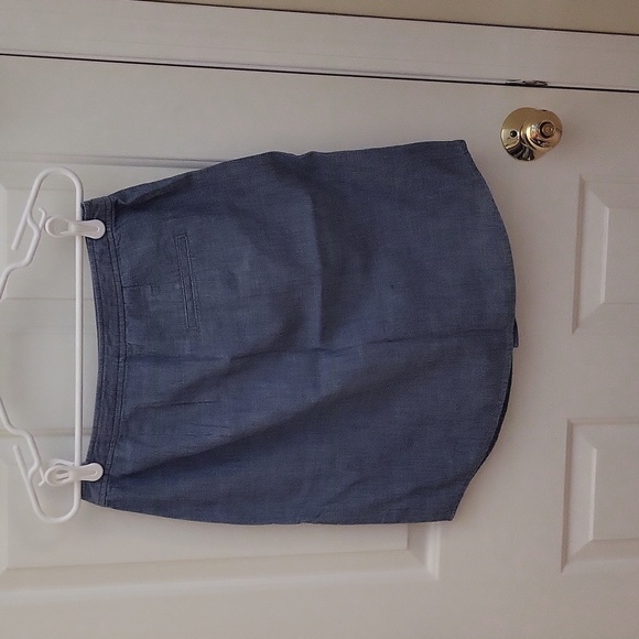 NWT Banana Republic Chambray Lightweight Denim Skirt, Size 2 - Picture 2 of 12